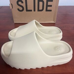 Yeezy Slides, Bone, Size 7